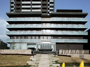 現代的な建物の外観