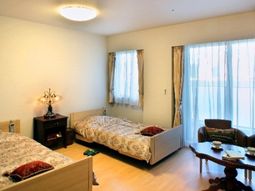 明るい洋室の居室