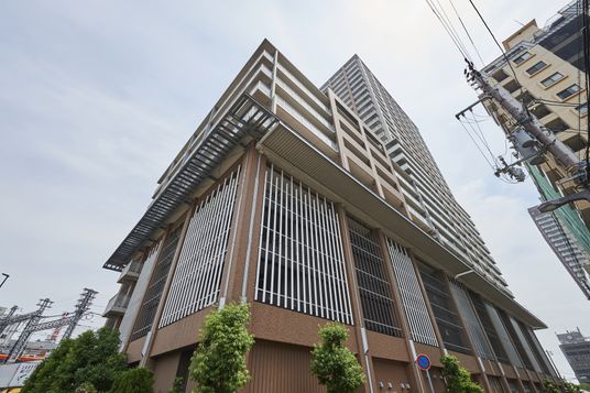 大型ビルの外観