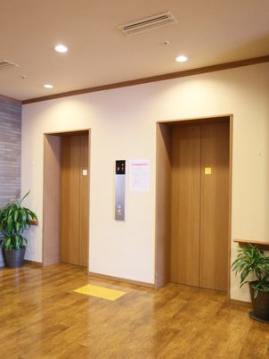 温かみのある廊下の角