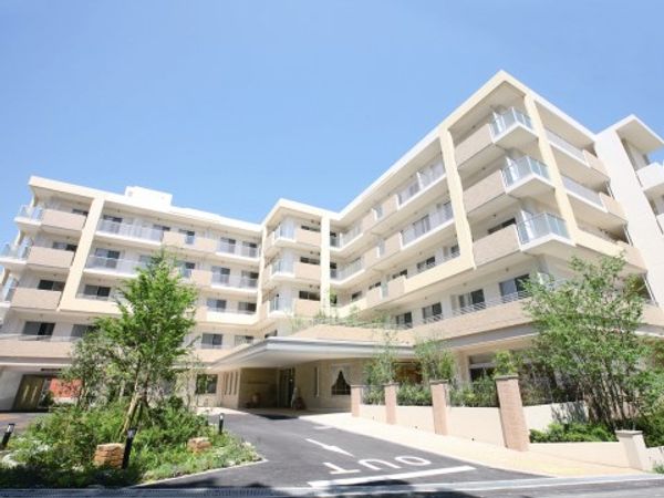 多階層の施設外観