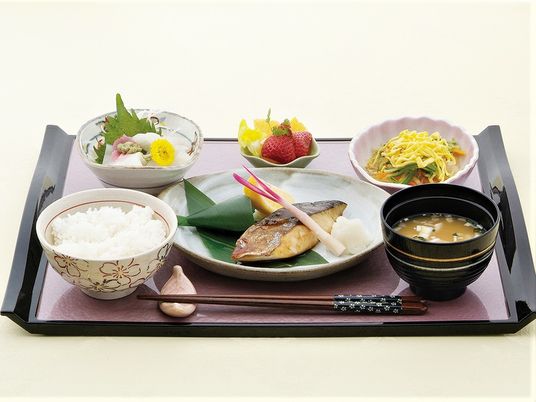 和食の盛り付けられたお膳
