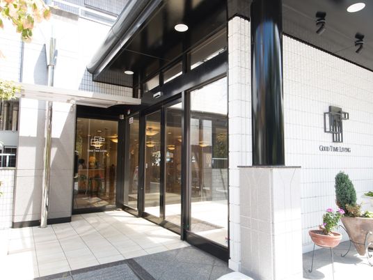 清潔感のあるエントランス