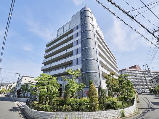 現代的な建物外観