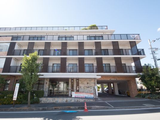 多階層のモダンな外観