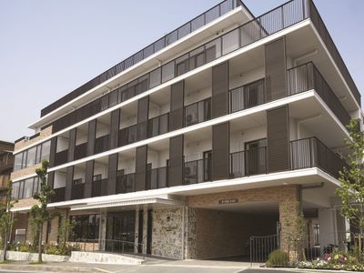 モダンな建物の外観