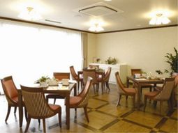 明るい食堂の様子