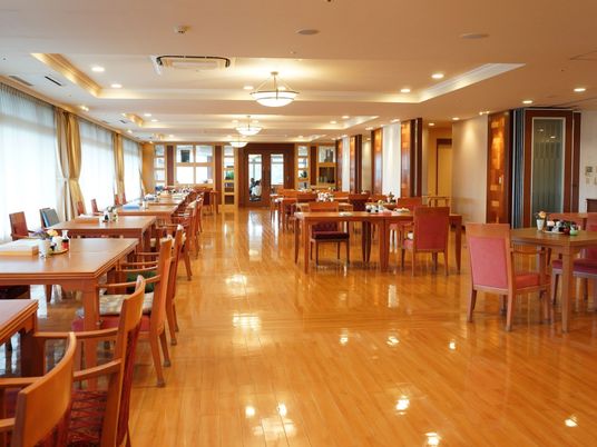 広々とした食堂の風景