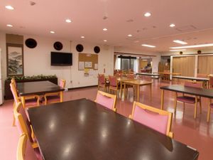 広々とした食堂空間