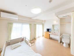 明るい個室の居室