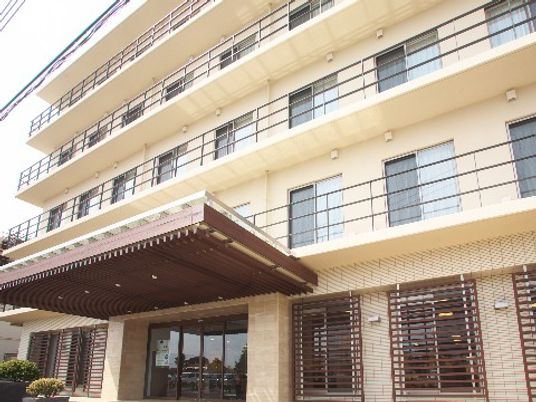 清潔な建物のエントランス前