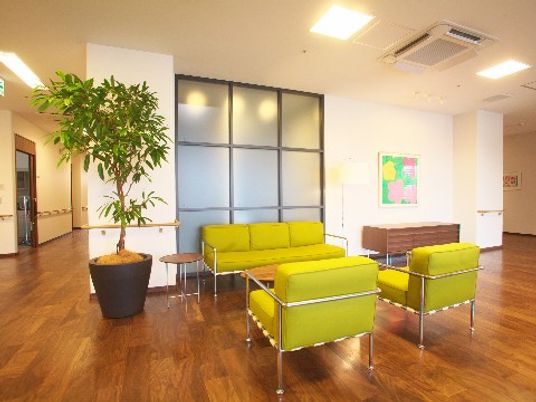 明るいレセプションエリア