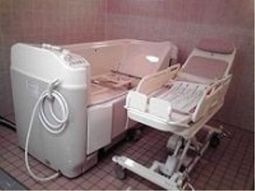 特殊浴槽と介護用ベッド