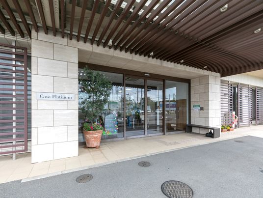 清潔感のあるエントランス