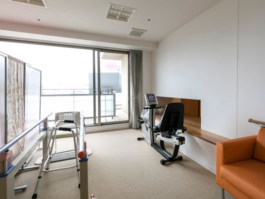 訓練器具のある部屋