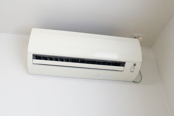 壁掛け型のエアコン