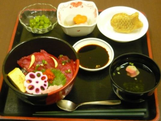 彩り豊かな食事風景