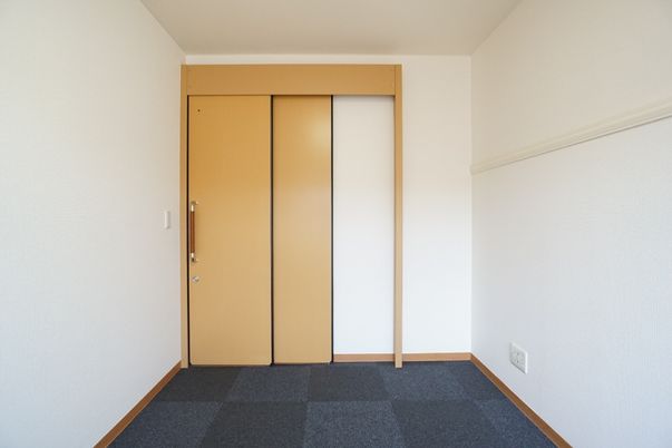 洋室のクローゼット扉