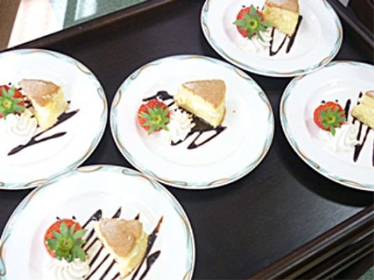 ケーキの盛り付け料理