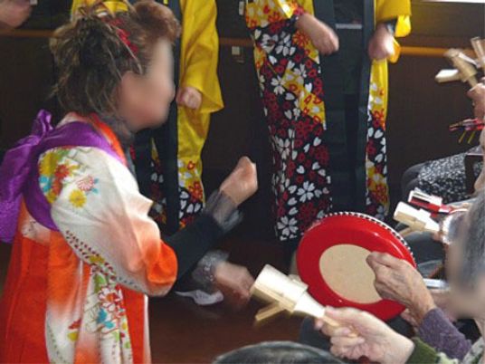 着物姿での盆踊り