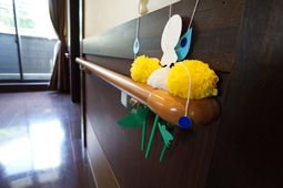 手すりと飾り付け廊下