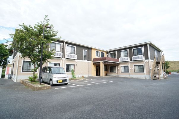 閑静な外観の建物