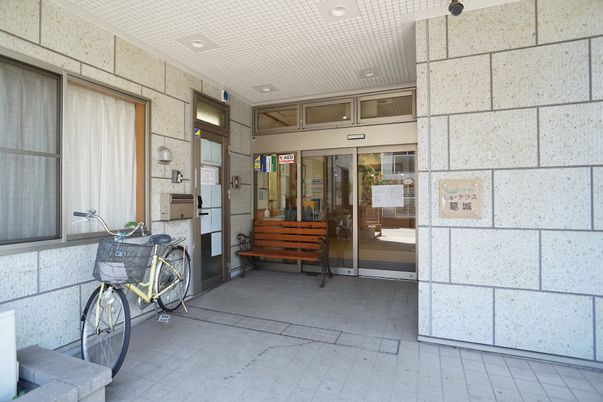 明るいエントランス風景