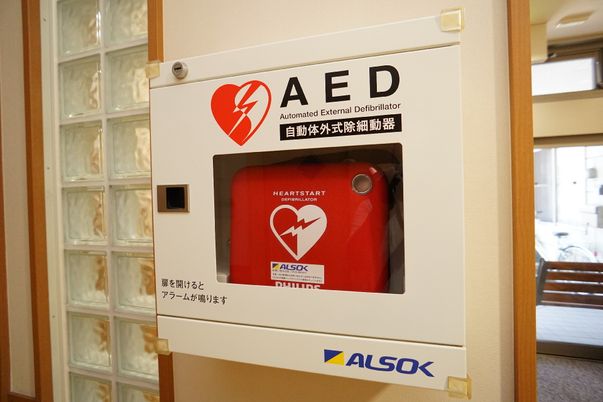 壁掛けのAEDボックス