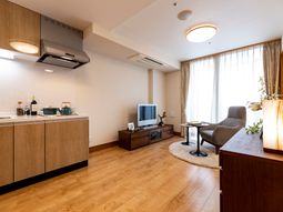 明るい居室の様子