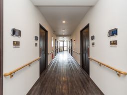 清潔感のある施設の廊下