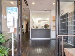 清潔感あるフロント風景