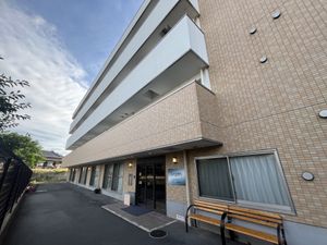 清潔感のある施設エントランス