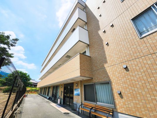 新しい建物の外観