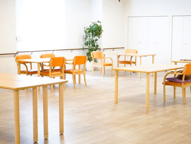明るく広々とした部屋