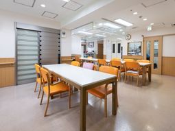 清潔なダイニングスペース