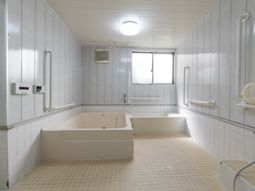 バリアフリーな浴室空間