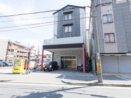 エントランスと街並み