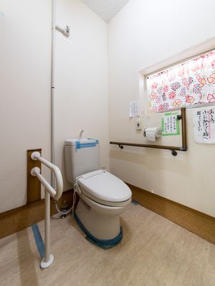 手すり付きトイレ空間