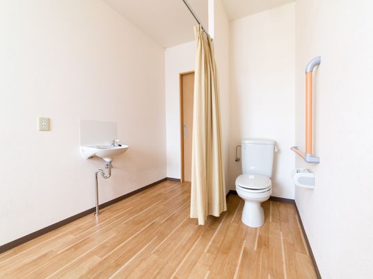 バリアフリーのトイレ空間