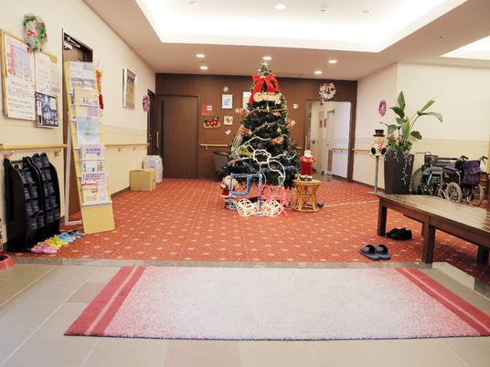 装飾付きのエントランスホール