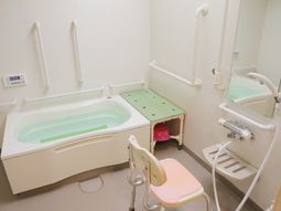 バリアフリー対応の浴室