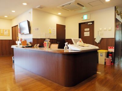 受付カウンターありの廊下
