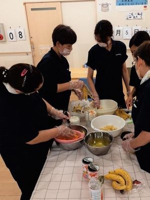 共同調理の様子
