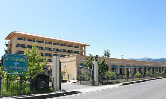 広々とした施設の外観