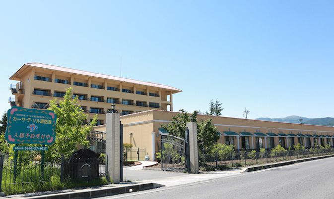 広々とした施設の外観