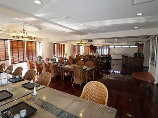 和やかな食堂空間