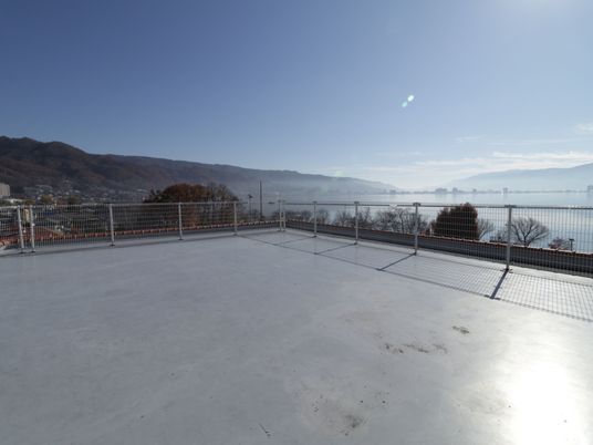湖の見渡せるテラス