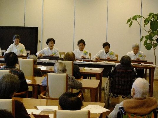 活動する人々の多目的室
