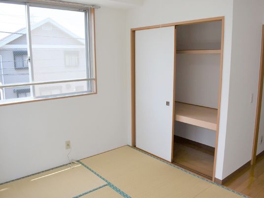 広々とした明るい和室