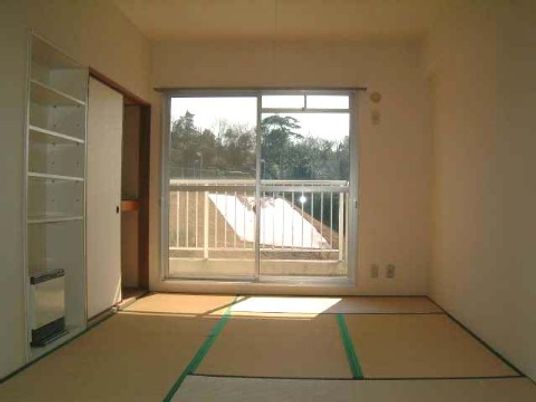 日差しが入る明るい居室